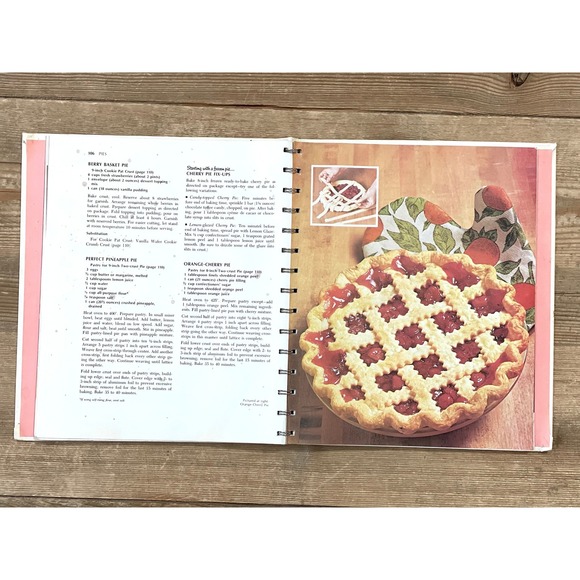 Vintage Betty Crocker's Good and Easy Cookbook, 1974 Spiral-Bound Edition - Picture 6 of 9